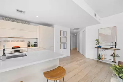 45 SW 9th St #1403, Miami, FL 33130 - Photo 7