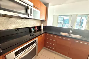 253 NE 2nd St 2 2+ Lrg Den, Miami, FL 33132 - Photo 11