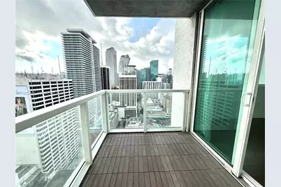 253 NE 2nd St. 2.2+ Lrg Den #3309, Miami, FL 33132 - Photo 23