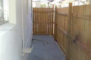 2481 SW 11th St, Miami, FL 33135 - Photo 9