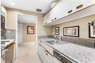 1581 Brickell Ave, Miami, FL 33129 - Photo 11