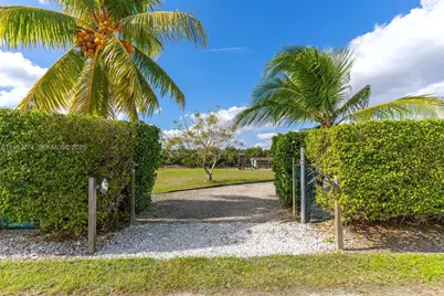18900 SW 224th St, Miami, FL 33170 - Photo 21