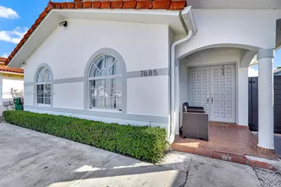 7685 W 30th Ln, Hialeah, FL 33018 - Photo 19