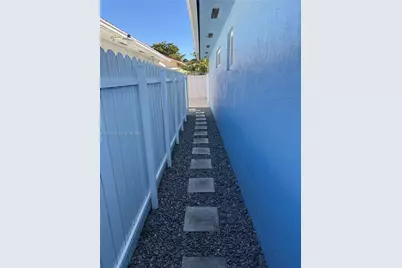7685 W 30th Ln, Hialeah, FL 33018 - Photo 39