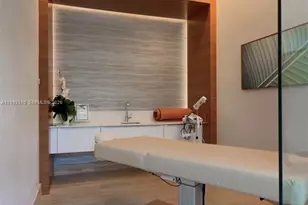 16385 Biscayne Blvd, North Miami Beach, FL 33160 - Photo 51