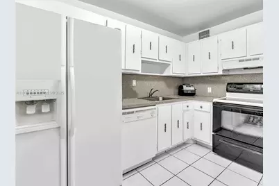 100 Bayview Dr #1025, Sunny Isles Beach, FL 33160 - Photo 9