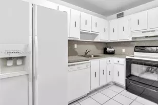 100 Bayview Dr, Sunny Isles Beach, FL 33160 - Photo 9