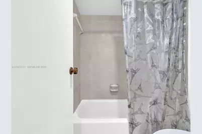 100 Bayview Dr #1025, Sunny Isles Beach, FL 33160 - Photo 17