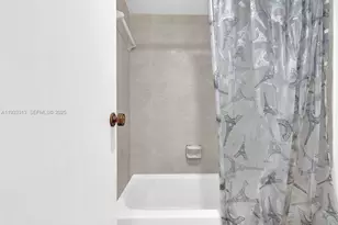 100 Bayview Dr, Sunny Isles Beach, FL 33160 - Photo 17