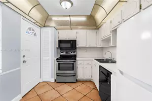 1300 NE 191st St, Miami, FL 33179 - Photo 9