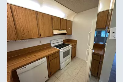 1016 Twin Lakes Dr #20-G, Coral Springs, FL 33071 - Photo 17