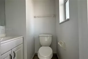 8020 Fairview Dr, Tamarac, FL 33321 - Photo 11