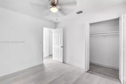 1090 NW 24th Ct, Miami, FL 33125 - Photo 19