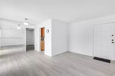 1090 NW 24th Ct, Miami, FL 33125 - Photo 7