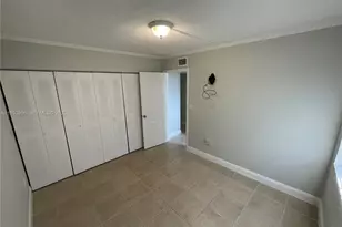 10897 NW 7th St, Miami, FL 33172 - Photo 9