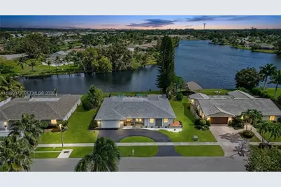 406 Sailboat Cir, Weston, FL 33326 - Photo 1