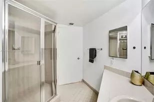 1000 E Island Blvd, Aventura, FL 33160 - Photo 11