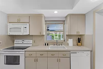 437 NE 107th St, Miami, FL 33161 - Photo 31