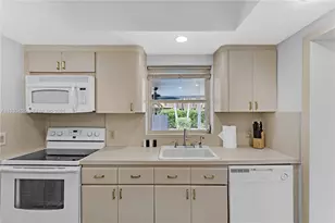 437 NE 107th St, Miami, FL 33161 - Photo 31