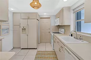 437 NE 107th St, Miami, FL 33161 - Photo 11