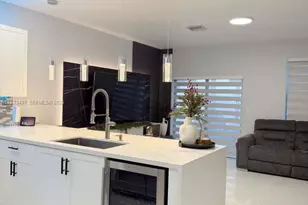 10598 West 33rd Ct, Hialeah, FL 33018 - Photo 5