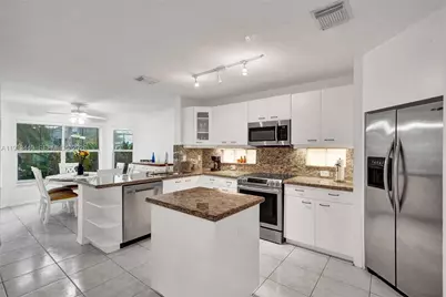 1046 Satinleaf St, Hollywood, FL 33019 - Photo 19