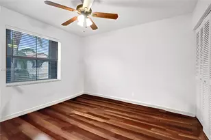 1046 Satinleaf St, Hollywood, FL 33019 - Photo 37