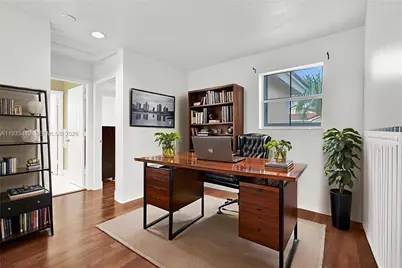 1046 Satinleaf St, Hollywood, FL 33019 - Photo 9