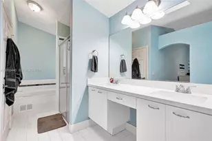 1046 Satinleaf St, Hollywood, FL 33019 - Photo 29