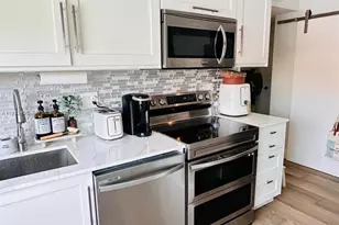 223 Lakeview Dr, Weston, FL 33326 - Photo 7