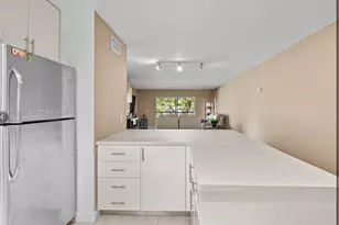 8511 Old Country Manor, Davie, FL 33328 - Photo 3