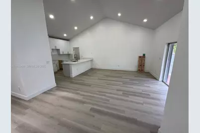 8754 NW 149th Ter, Miami Lakes, FL 33018 - Photo 13