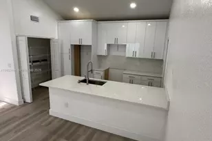 8754 NW 149th Terrace, Miami Lakes, FL 33018 - Photo 11