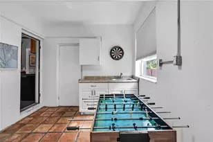 427 NE 107th St, Miami, FL 33161 - Photo 17