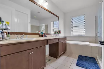 3332 W 95th Ter, Hialeah, FL 33018 - Photo 27