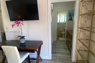 326 Roosevelt St, Hollywood, FL 33019 - Photo 3