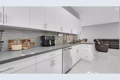 5460 SW 129th Ave, Miramar, FL 33027 - Photo 15