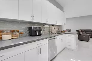 5460 SW 129th Ave, Miramar, FL 33027 - Photo 15