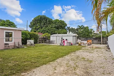 117 W 34th St, Hialeah, FL 33012 - Photo 21