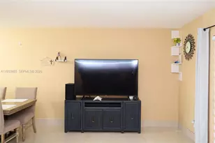 20816 NW 2nd St, Pembroke Pines, FL 33029 - Photo 11