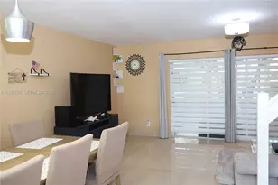 20816 NW 2nd St, Pembroke Pines, FL 33029 - Photo 9