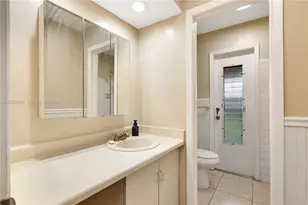 142 SW 53rd Ave, Plantation, FL 33317 - Photo 17