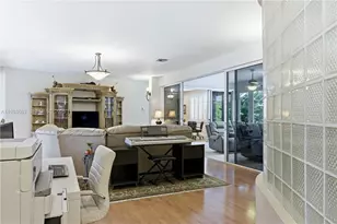 2607 Holy Cross Ln, Lake Worth, FL 33460 - Photo 11