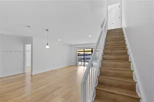 15518 Braemar Ct, Miami Lakes, FL 33014 - Photo 7