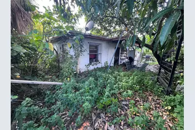 3271 NW 102nd St, Miami, FL 33147 - Photo 3