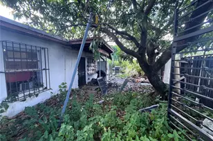 3271 NW 102nd St, Miami, FL 33147 - Photo 5