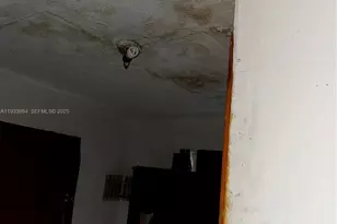 3271 NW 102nd St, Miami, FL 33147 - Photo 9