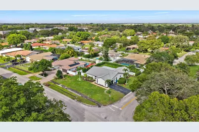 8519 Ramblewood Dr, Coral Springs, FL 33071 - Photo 57