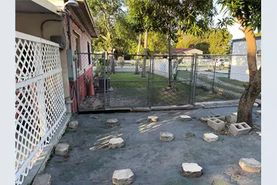 2630 NW 114th St, Miami, FL 33167 - Photo 13