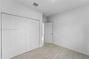 1393 NW 31st St, Miami, FL 33142 - Photo 17